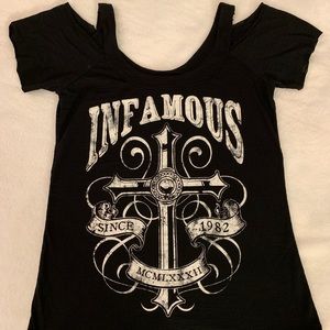 INFAMOUS Women’s graphic tee